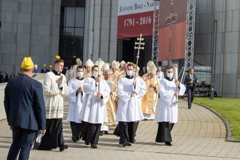 Prezydent Andrzej Duda z małżonką wśród świadków beatyfikacji