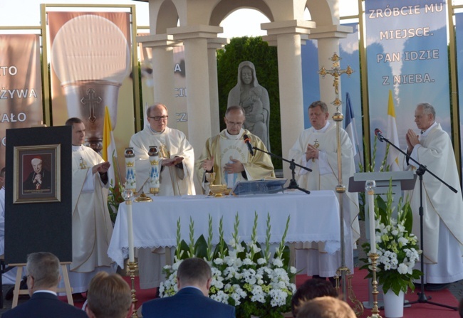 Ceramiczna płytka z kard. Stefanem Wyszyńskim