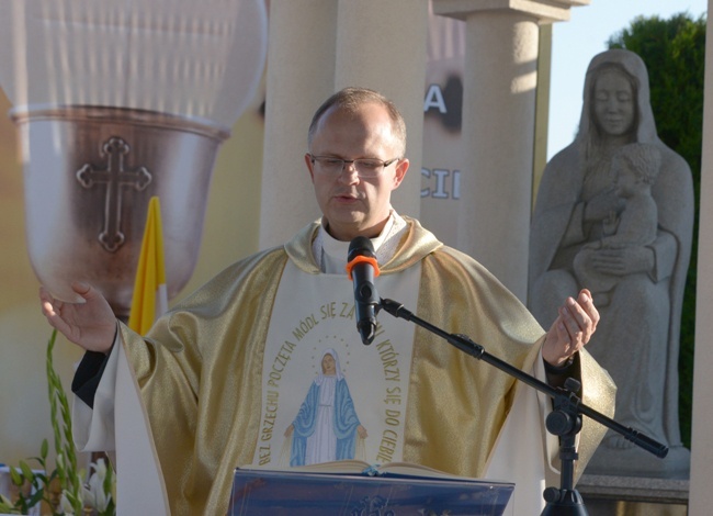 Ceramiczna płytka z kard. Stefanem Wyszyńskim