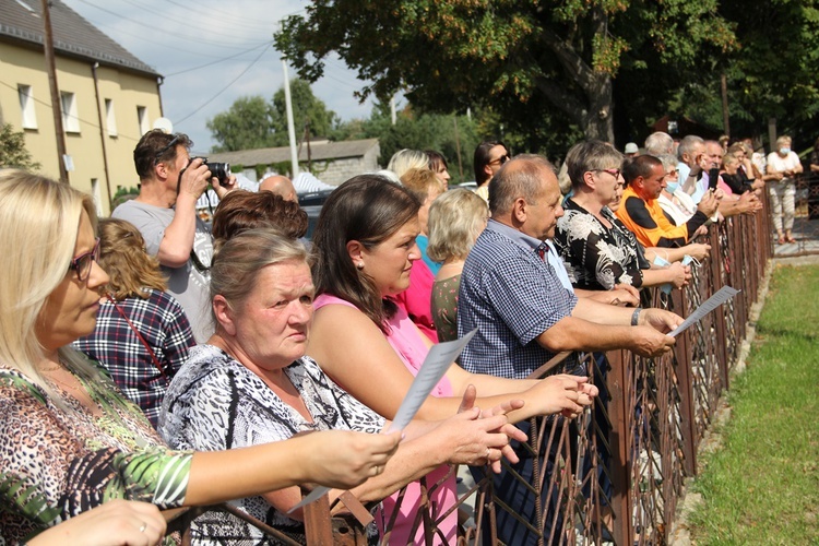 Krzyż, Maryja i festyn parafialny