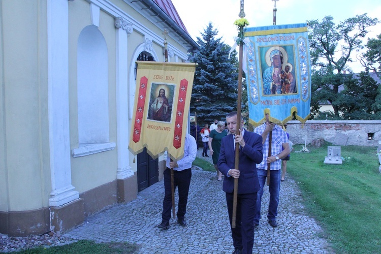 Krzyż, Maryja i festyn parafialny