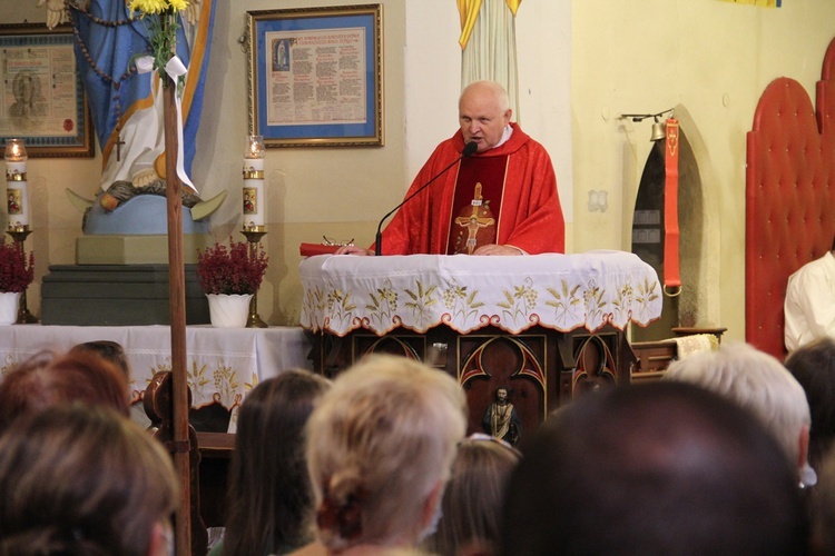 Krzyż, Maryja i festyn parafialny