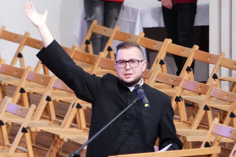 Ks. Kamil Kuchejda - nowy diecezjalny duszpasterz młodzieży.
