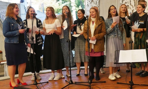 Diakonia muzyczna Ruchu Światło-Życie w amfiteatrze pod Grojcem w Żywcu.