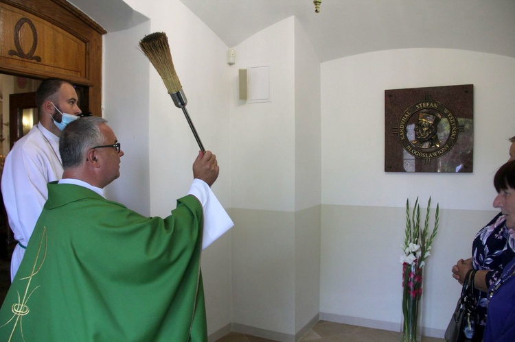 Luszowice. Poświęcenie płaskorzeźby i krużganka Prymasa Tysiąclecia