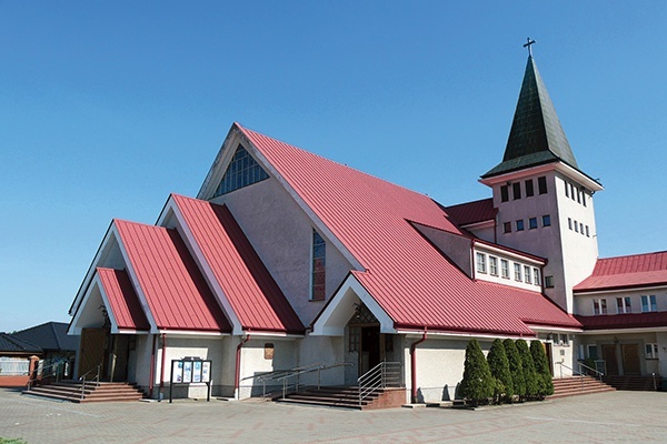 Kościół poświęcił abp Tadeusz Gocłowski.