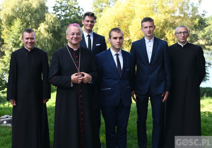 Lubniewice. Bp Lityński spotkał się z kandydatami do seminarium 