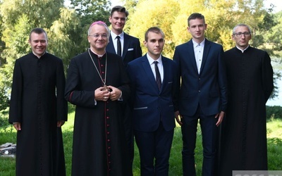 Lubniewice. Bp Lityński spotkał się z kandydatami do seminarium 