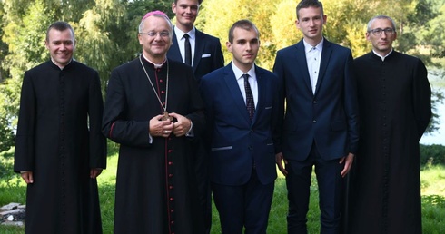 Lubniewice. Bp Lityński spotkał się z kandydatami do seminarium 