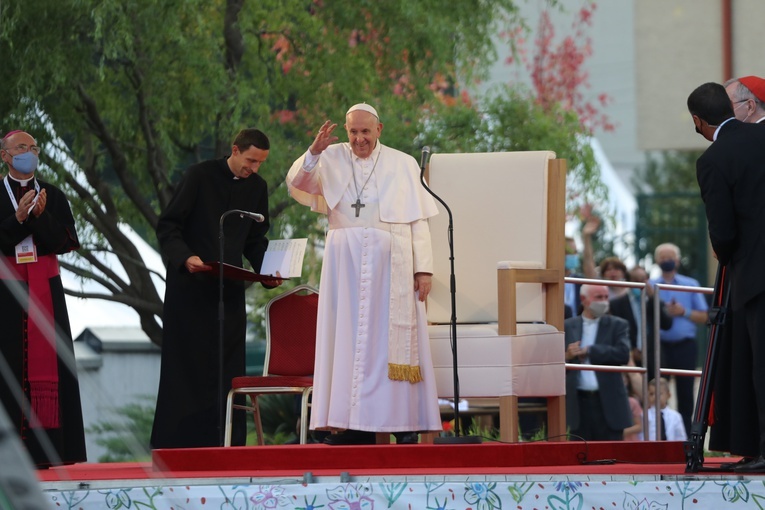 "Przyszłość należy do dzieci". Franciszek spotkał się ze słowackimi Romami