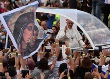 Papież do młodych: buntujcie się przeciwko kulturze tymczasowości