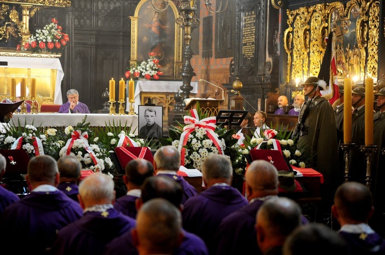 Pogrzeb żołnierzy podziemia niepodległościowego. Cz. 2