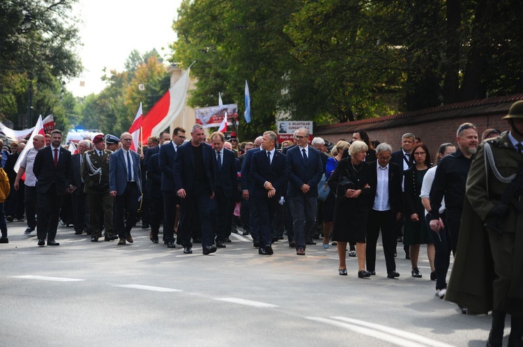 Pogrzeb żołnierzy podziemia niepodległościowego. Cz. 2