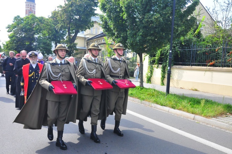 Pogrzeb żołnierzy podziemia niepodległościowego. Cz. 2