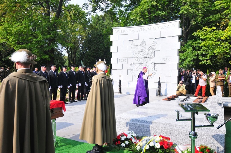 Pogrzeb żołnierzy podziemia niepodległościowego. Cz. 2