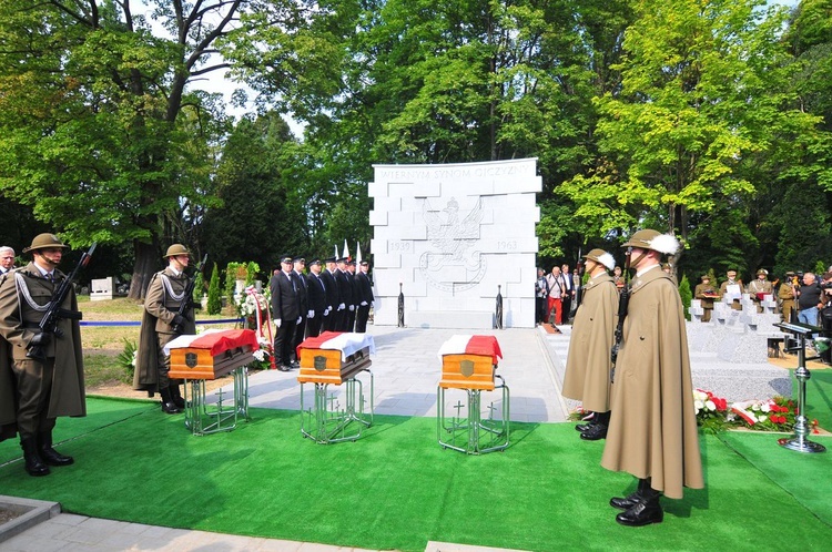 Pogrzeb żołnierzy podziemia niepodległościowego. Cz. 2