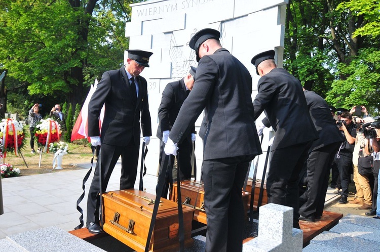 Pogrzeb żołnierzy podziemia niepodległościowego. Cz. 2