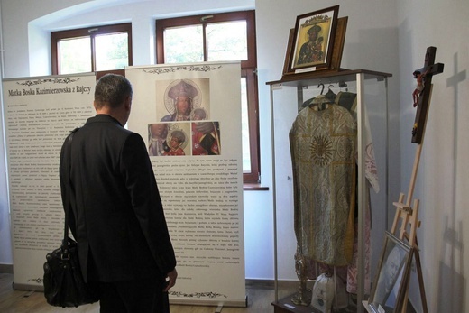 Otwarcie sali muzealnej w budynku starej plebanii sanktuarium Matki Bożej w Rajczy 
