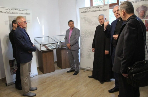 Otwarcie sali muzealnej w budynku starej plebanii sanktuarium Matki Bożej w Rajczy 