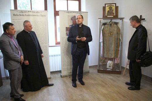 Otwarcie sali muzealnej w budynku starej plebanii sanktuarium Matki Bożej w Rajczy 
