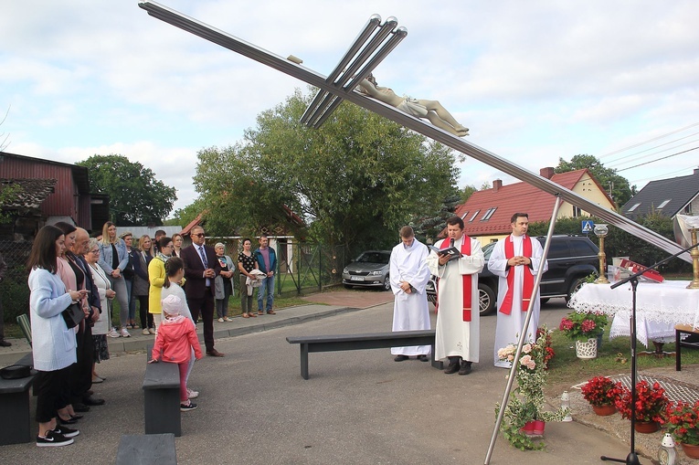 Błogosławieństwo krzyża w Ogartowie