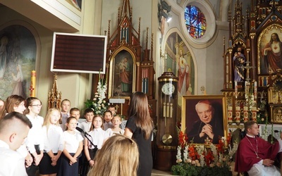 Szkolne i parafalne spotkanie z bł. kard. Stefanem Wyszyńskim.