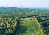 Park wiatrowy składający się z 15 turbin o mocy 2,080 MW każda. Elektrownia usytuowana na górze Kamieńsk w okolicach Bełchatowa. Jest to pierwsza tego typu inwestycja zrealizowana przez Grupę PGE.