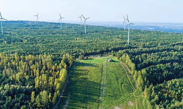 Park wiatrowy składający się z 15 turbin o mocy 2,080 MW każda. Elektrownia usytuowana na górze Kamieńsk w okolicach Bełchatowa. Jest to pierwsza tego typu inwestycja zrealizowana przez Grupę PGE.