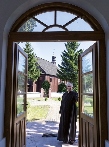 Ksiądz Zbigniew Płochocki jest tu prawdziwym proboszczem.