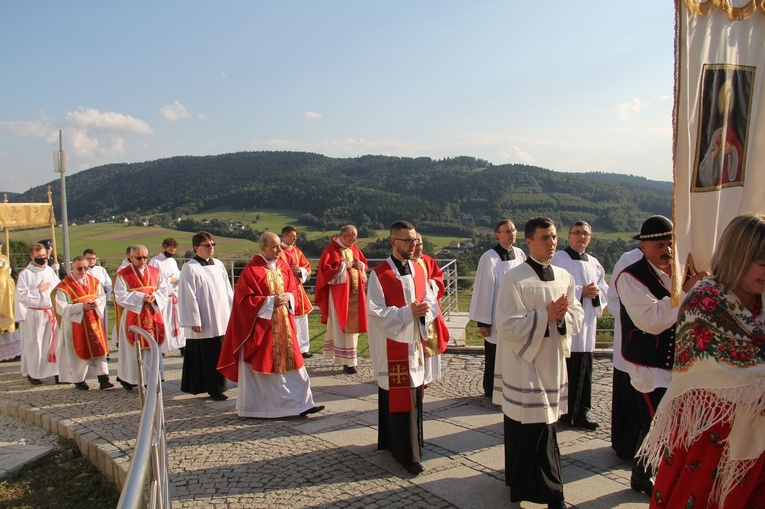 Mogilno. Błogosławieństwo organów i żyrandoli