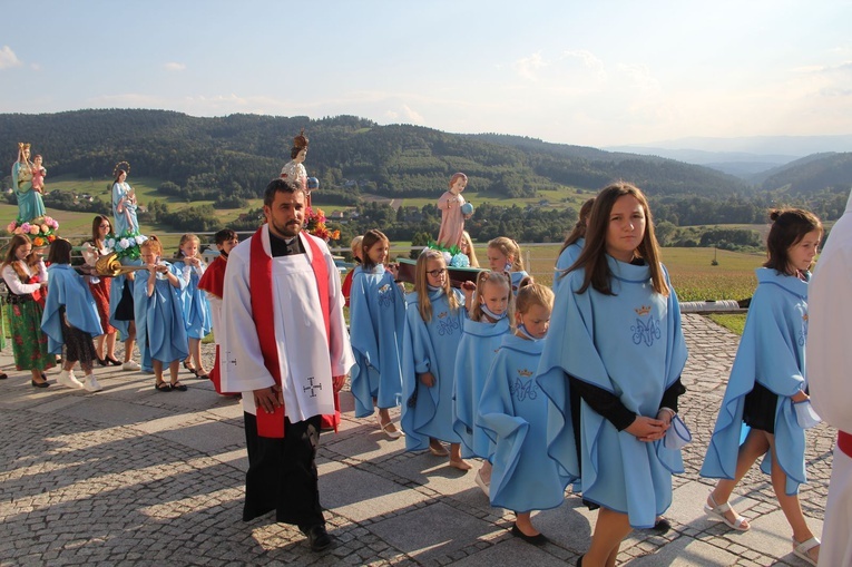 Mogilno. Błogosławieństwo organów i żyrandoli