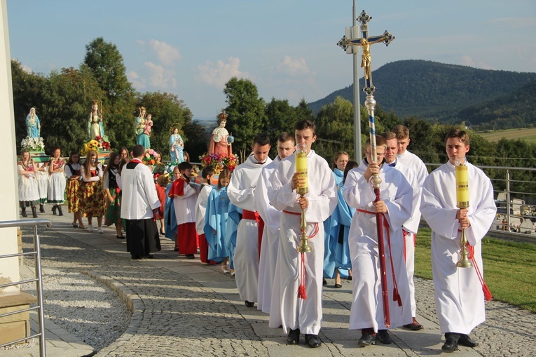 Mogilno. Błogosławieństwo organów i żyrandoli