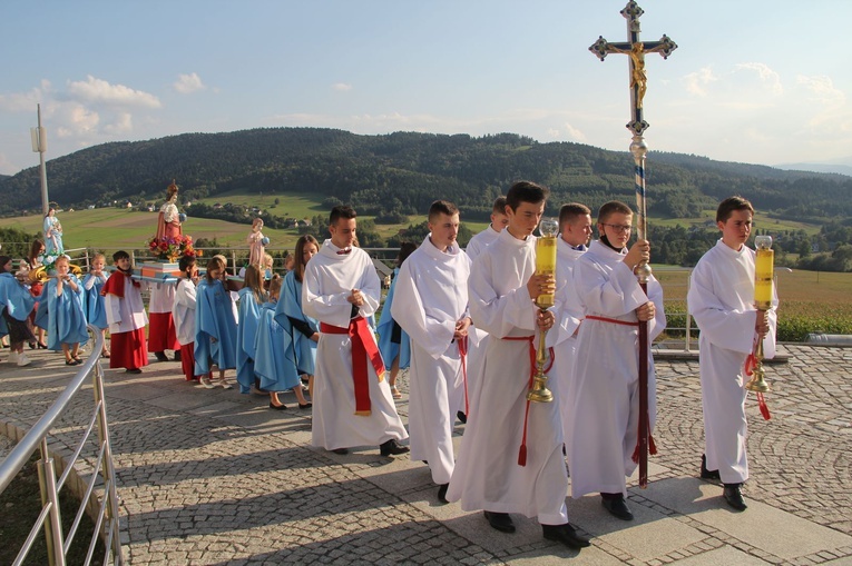 Mogilno. Błogosławieństwo organów i żyrandoli