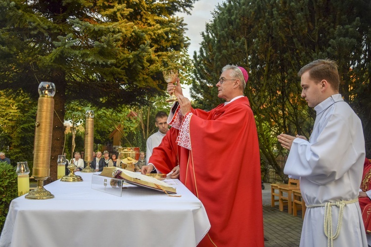 Ochotnica Dolna. Poświęcenie placu pod budowę nowego kościoła