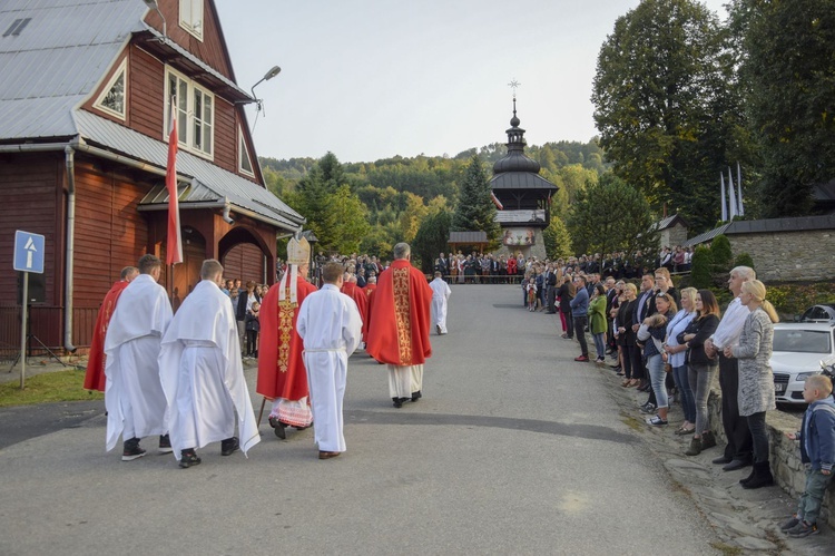 Ochotnica Dolna. Poświęcenie placu pod budowę nowego kościoła