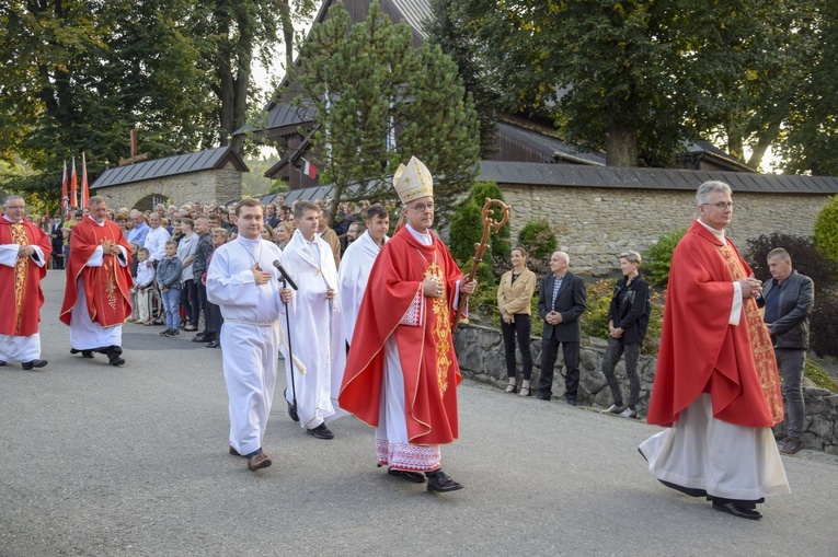 Ochotnica Dolna. Poświęcenie placu pod budowę nowego kościoła
