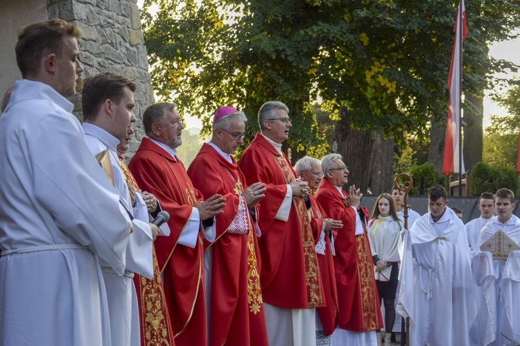 Ochotnica Dolna. Poświęcenie placu pod budowę nowego kościoła