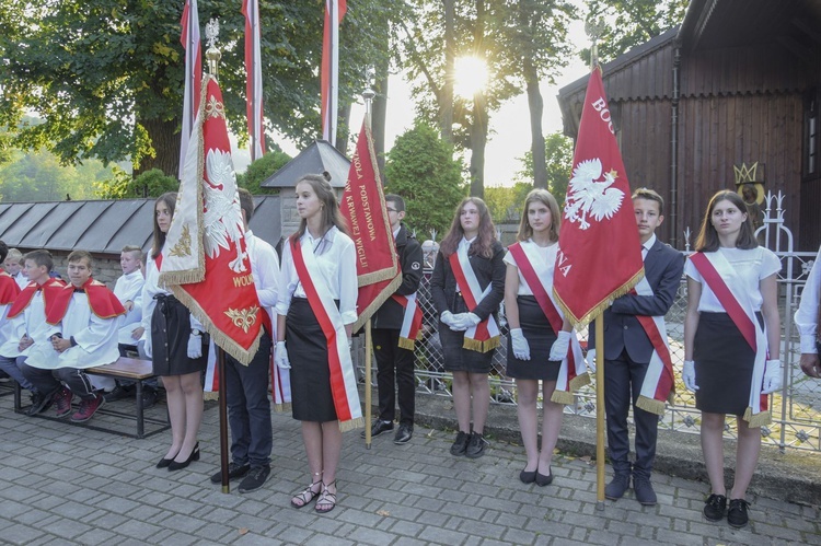 Ochotnica Dolna. Poświęcenie placu pod budowę nowego kościoła