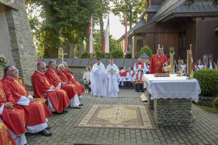 Ochotnica Dolna. Poświęcenie placu pod budowę nowego kościoła