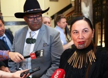 Liderzy partii maoryskiej Rawiei Waititi i Debbie Ngarewa-Packer.