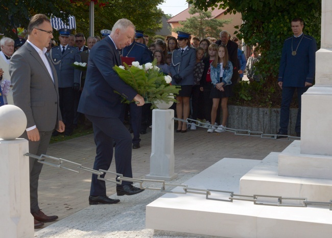 Poświęcenie krzyża niepodległości