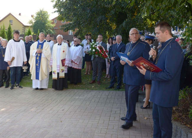 Poświęcenie krzyża niepodległości