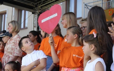 Dzieci mają swój wkład w odbudowę domu