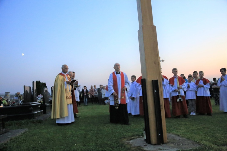 Poświęcenie krzyża w Róży