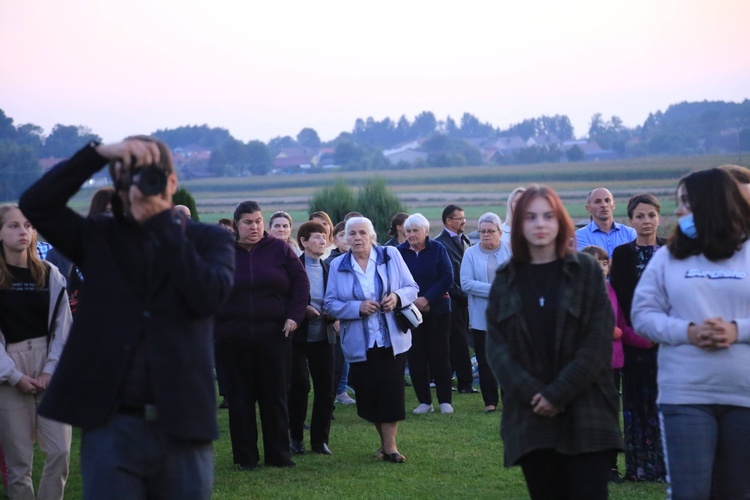 Poświęcenie krzyża w Róży