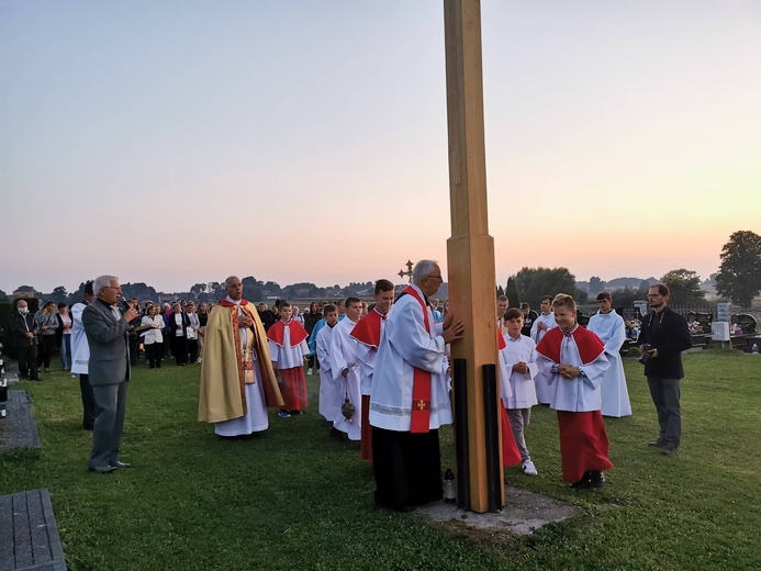 Poświęcenie krzyża w Róży