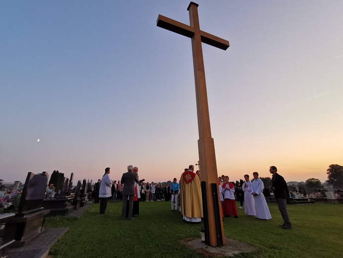 Poświęcenie krzyża w Róży