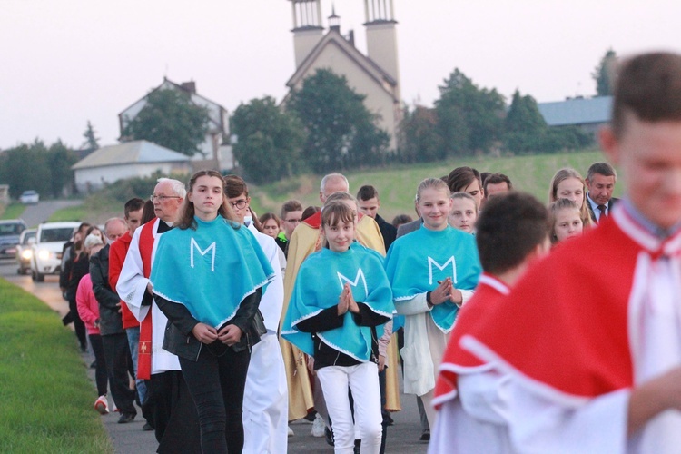 Poświęcenie krzyża w Róży