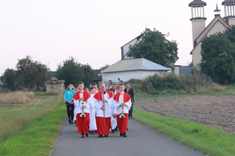 Poświęcenie krzyża w Róży