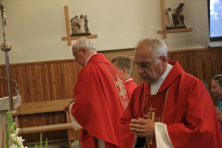 Poświęcenie krzyża w Róży